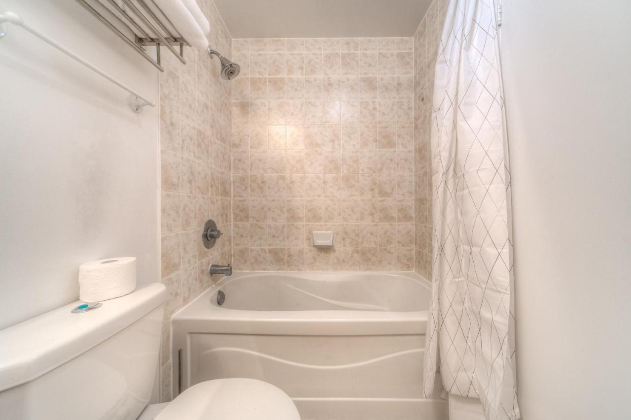 Stylish Newly Furnished Condo With Beautiful Lake View Τορόντο Εξωτερικό φωτογραφία