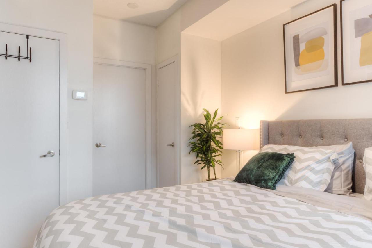 Stylish Newly Furnished Condo With Beautiful Lake View Τορόντο Εξωτερικό φωτογραφία