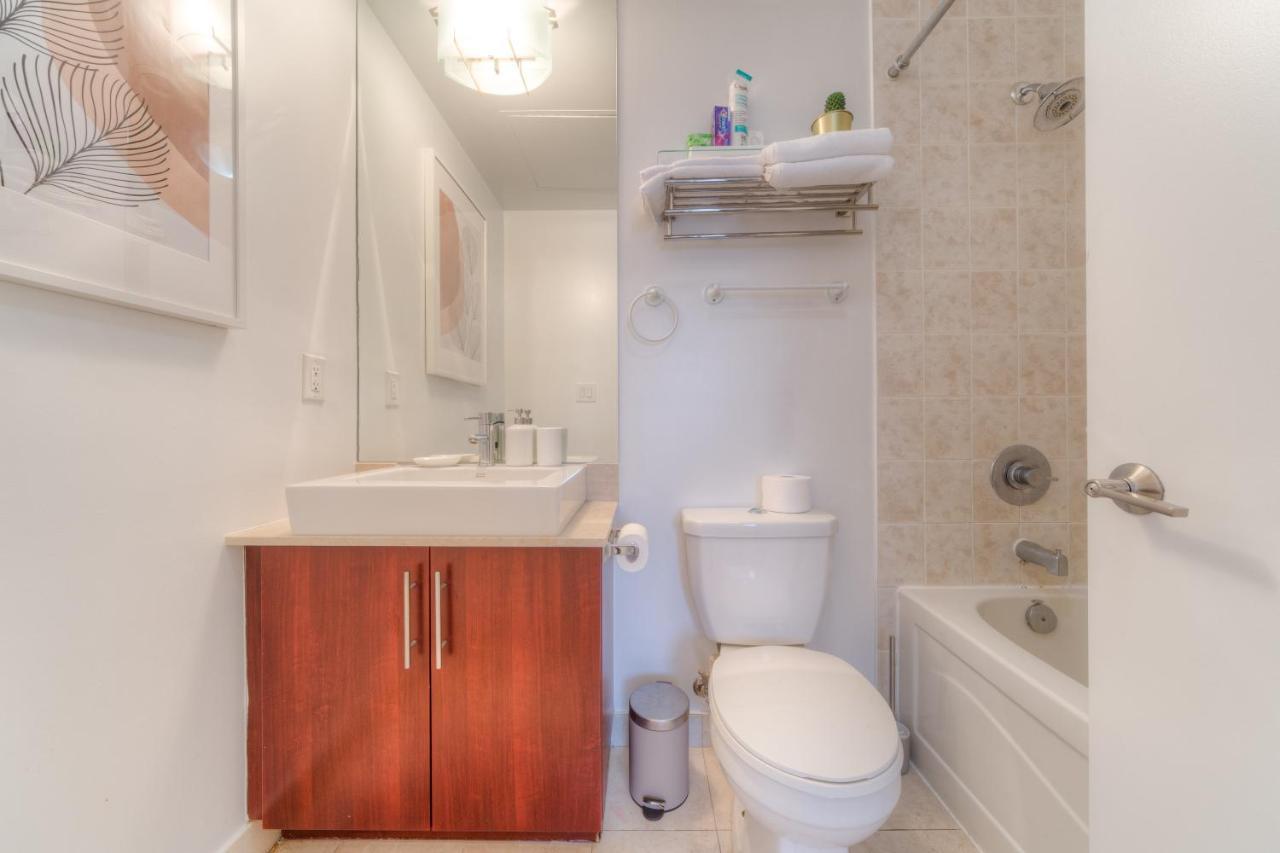 Stylish Newly Furnished Condo With Beautiful Lake View Τορόντο Εξωτερικό φωτογραφία